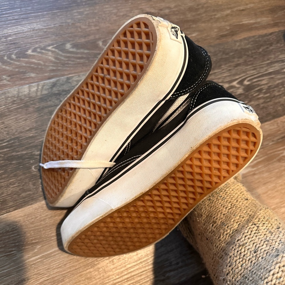 Vans - Picture 5 of 7